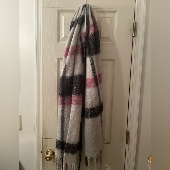 Market & Layne Accessories - Elegant Pink and Black Checkered Women's Scarf